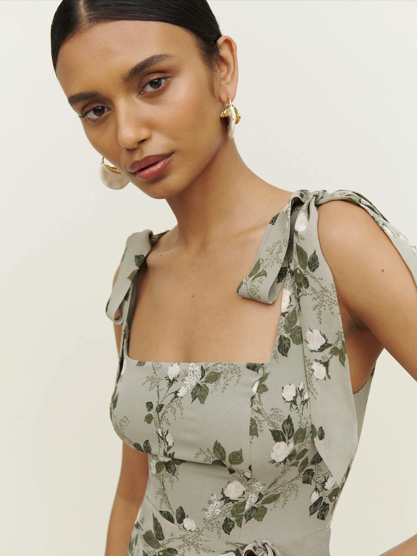 BUDDING BEAUTY SPLIT FLORAL MAXI DRESS - GREY - Image 3