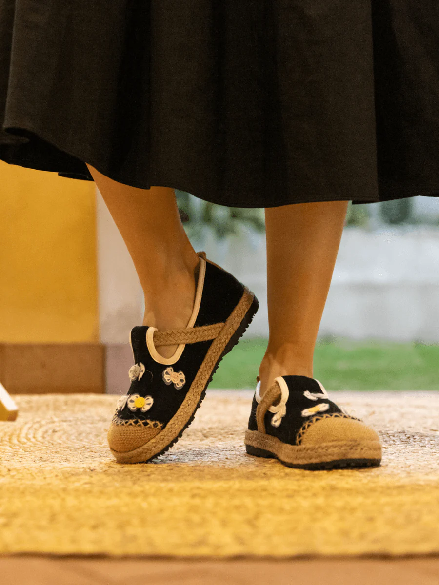 CACTUS ROSE | ASANA BOW APPLIQUE LINEN LOAFER - BLACK - Image 4