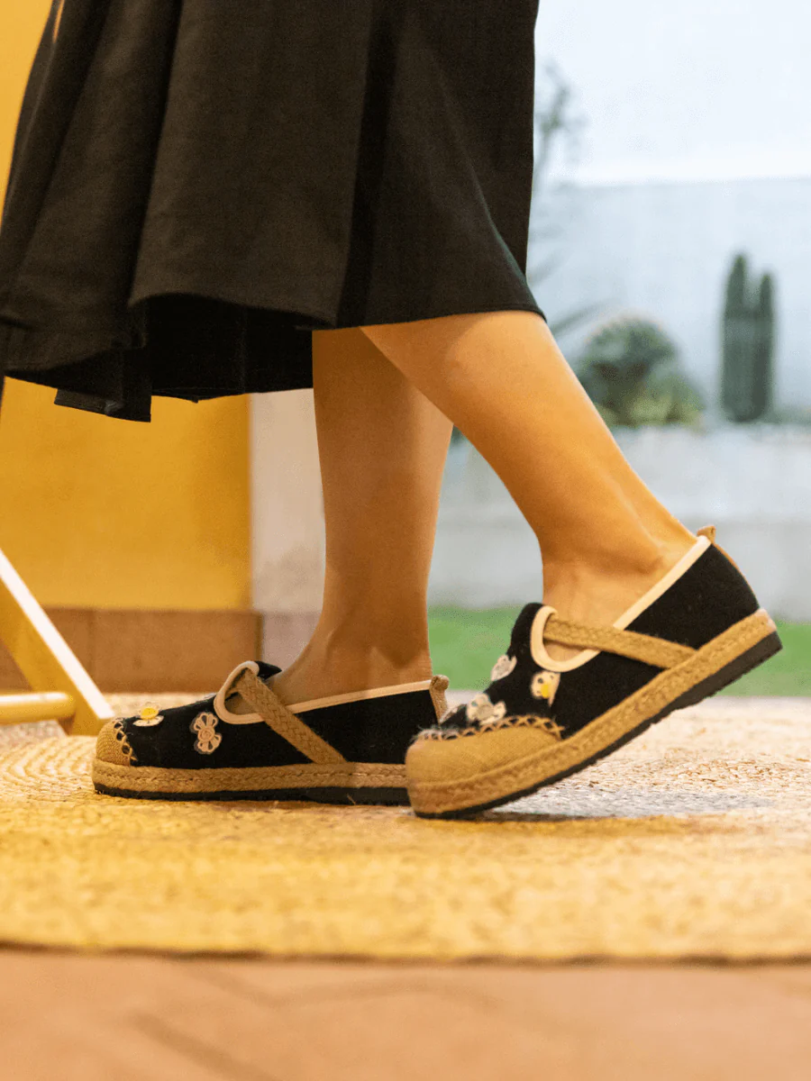 CACTUS ROSE | ASANA BOW APPLIQUE LINEN LOAFER - BLACK - Image 5