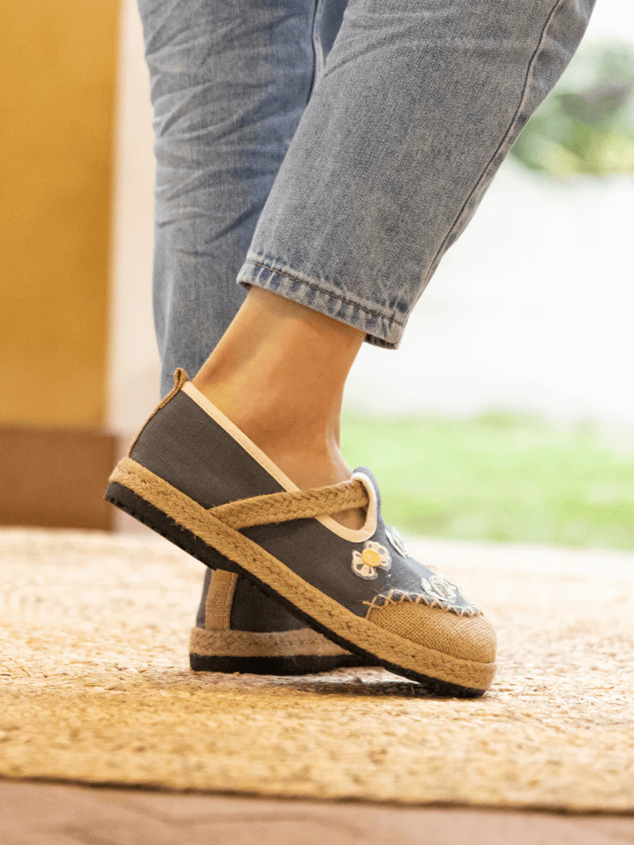 CACTUS ROSE | ASANA BOW APPLIQUE LINEN LOAFER - GREY - Image 6