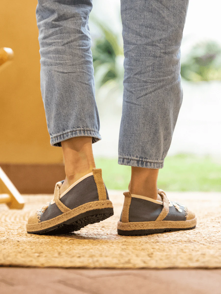 CACTUS ROSE | ASANA BOW APPLIQUE LINEN LOAFER - GREY - Image 8
