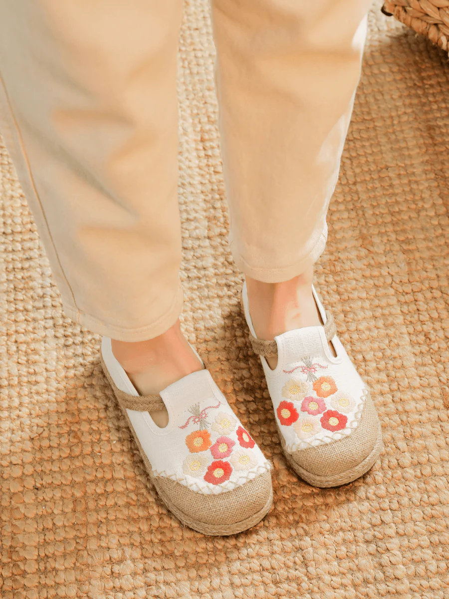 Cactus Rose | Belize Daisy Embroidered Linen Loafer - Apricot - Image 2