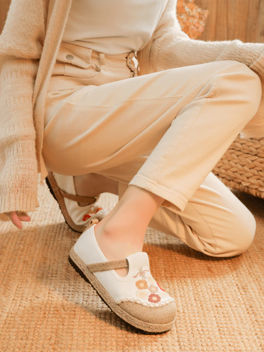 Cactus Rose | Belize Daisy Embroidered Linen Loafer - Apricot - Image 3