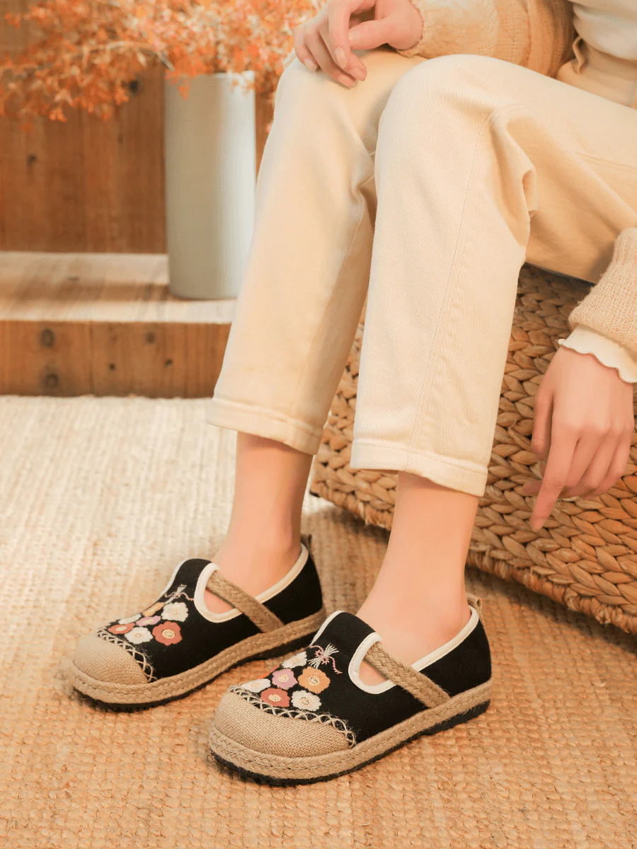 Cactus Rose | Belize Daisy Embroidered Linen Loafer - Black - Image 3