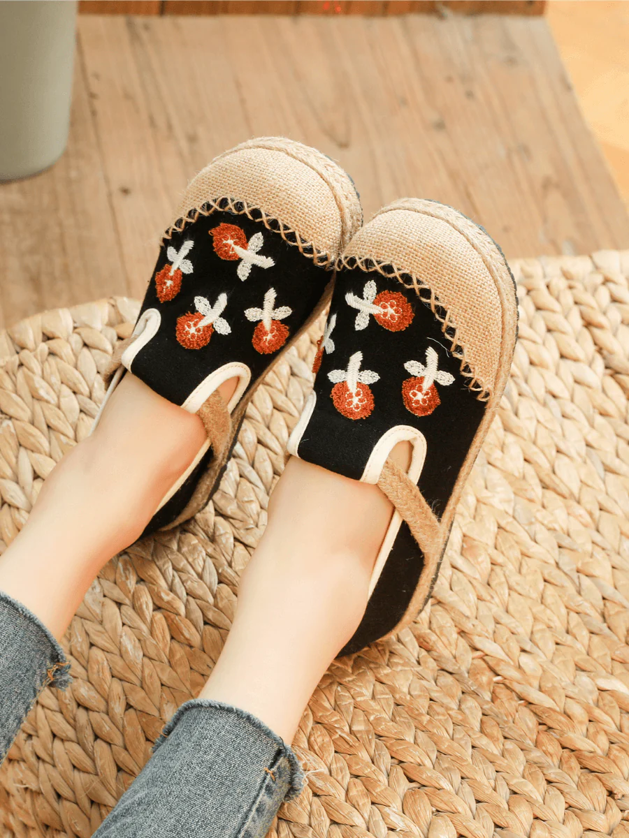 CACTUS ROSE | BLOSSOM EMBROIDERED LINEN ESPADRILLE LOAFER - BLACK - Image 6