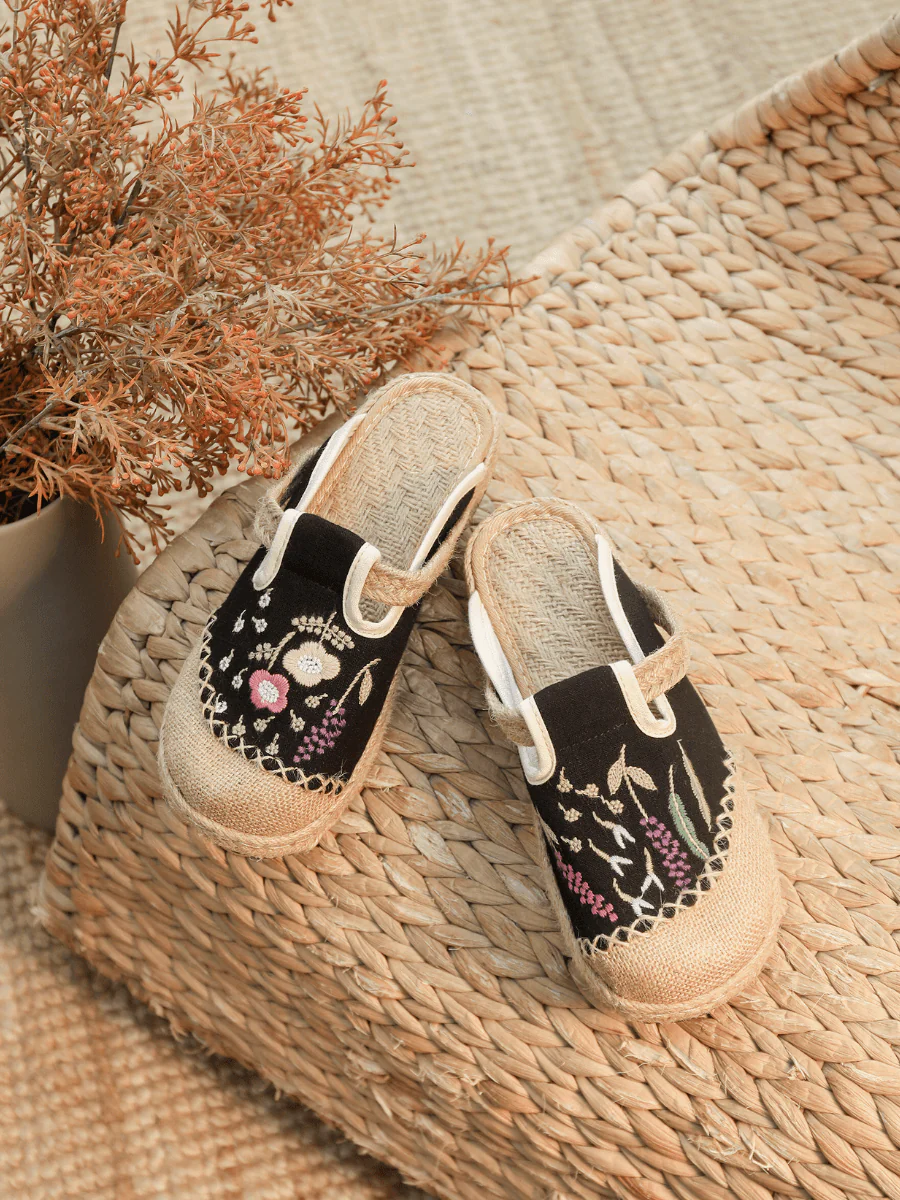 CACTUS ROSE | BLOSSOM WHEAT EMBROIDERED LINEN MULE - BLACK - Image 2
