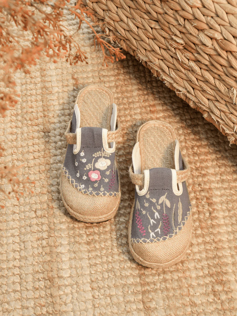 CACTUS ROSE | BLOSSOM WHEAT EMBROIDERED LINEN MULE - GREY - Image 2