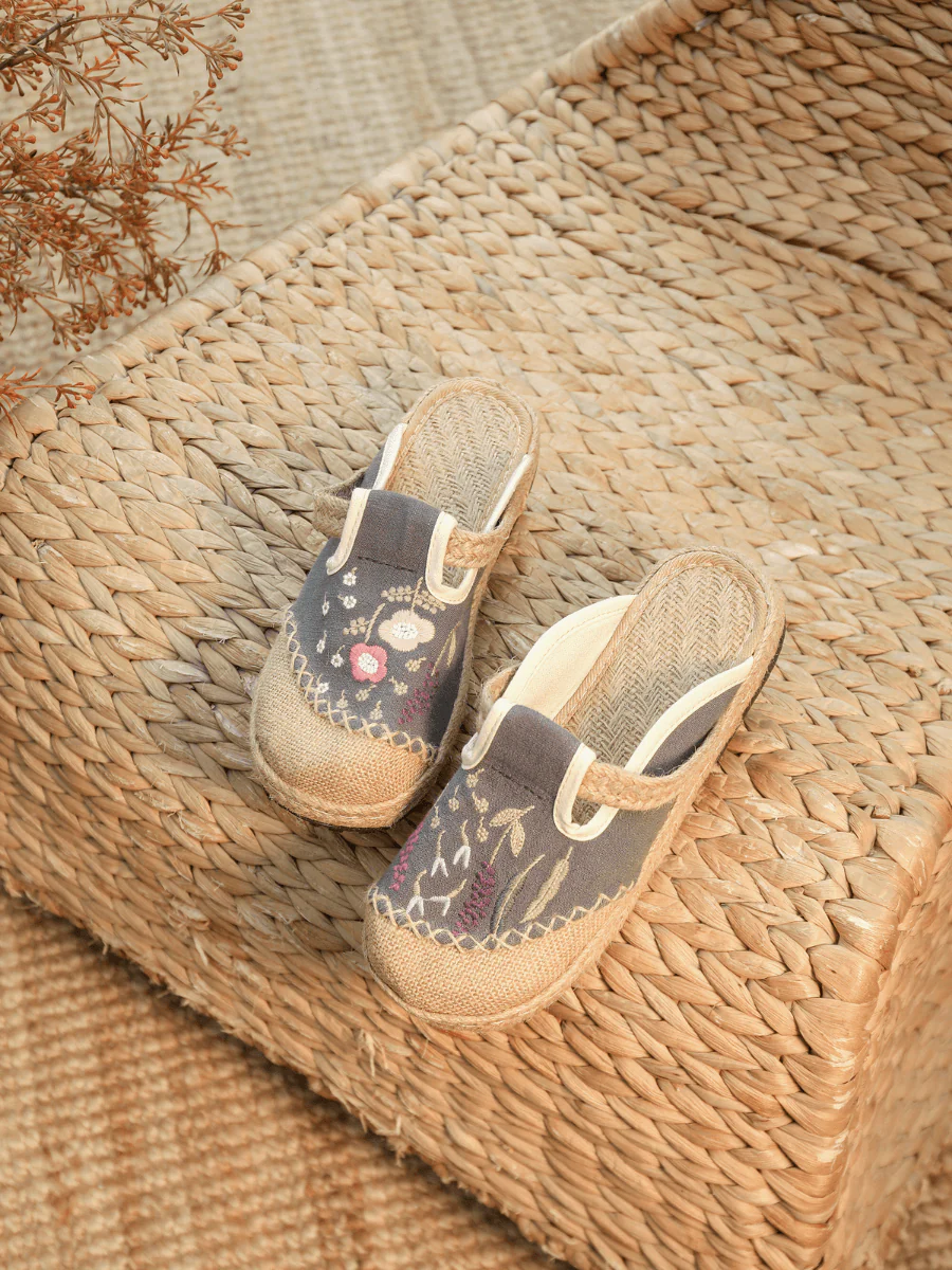 CACTUS ROSE | BLOSSOM WHEAT EMBROIDERED LINEN MULE - GREY - Image 3