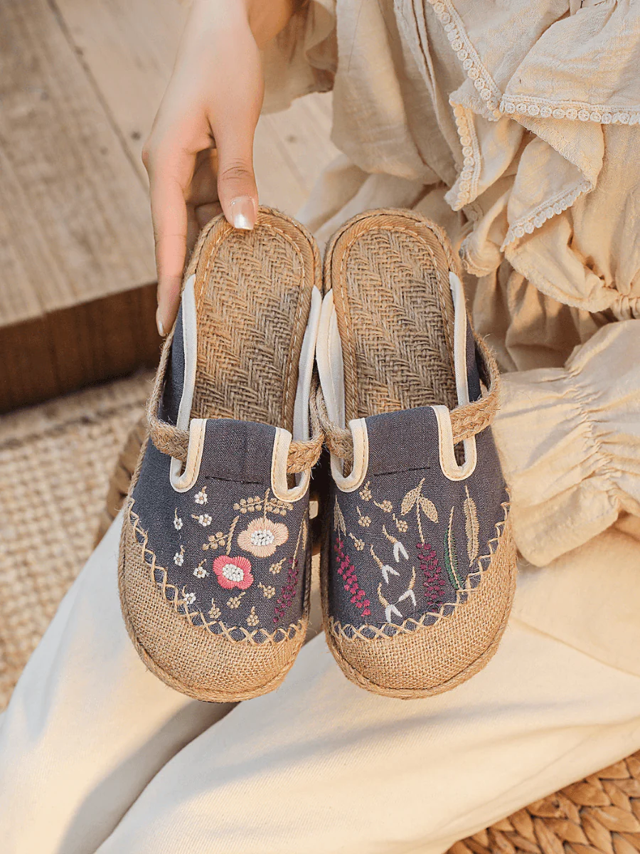 CACTUS ROSE | BLOSSOM WHEAT EMBROIDERED LINEN MULE - GREY - Image 4