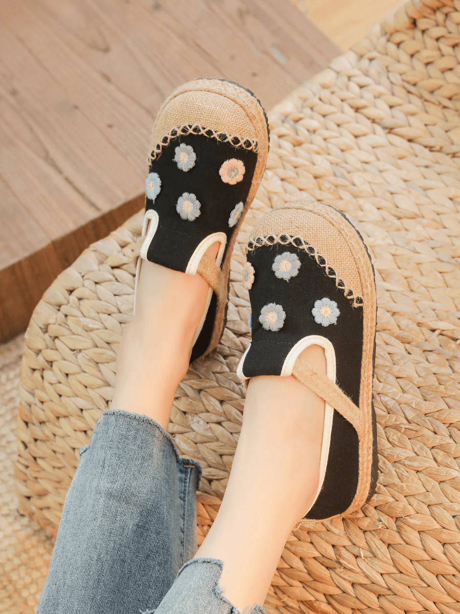 CACTUS ROSE | DAISY WISHES APPLIQUE LINEN ESPADRILLE - BLACK - Image 2