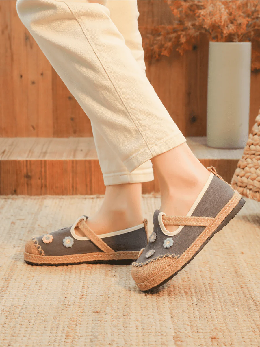 CACTUS ROSE | DAISY WISHES APPLIQUE LINEN ESPADRILLE - GREY - Image 3