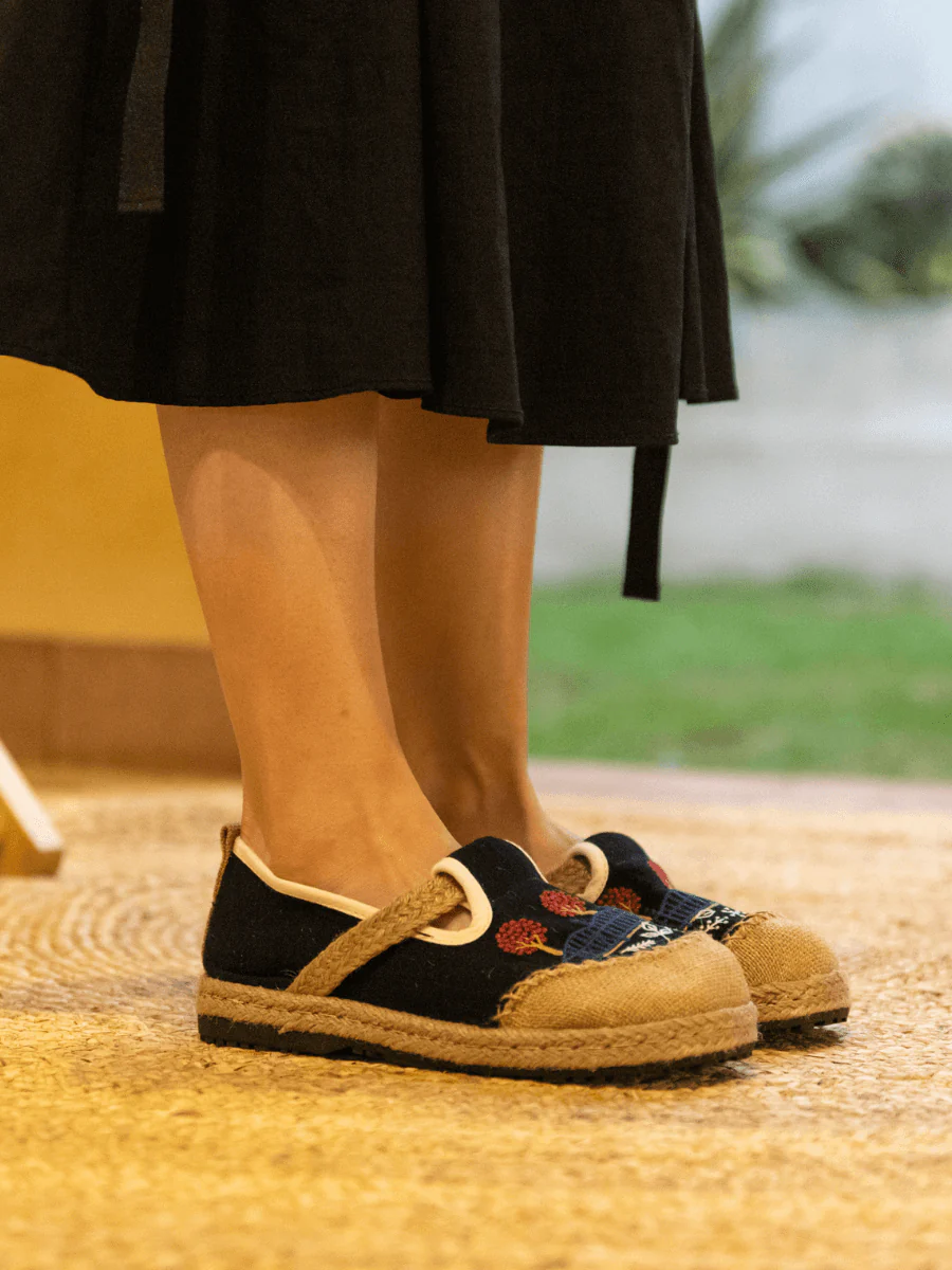 CACTUS ROSE | DANDELION FALL EMBROIDERED LINEN LOAFER - BLACK - Image 3