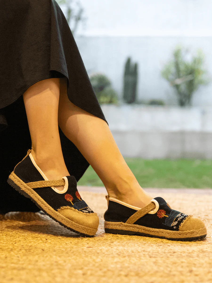 CACTUS ROSE | DANDELION FALL EMBROIDERED LINEN LOAFER - BLACK - Image 5