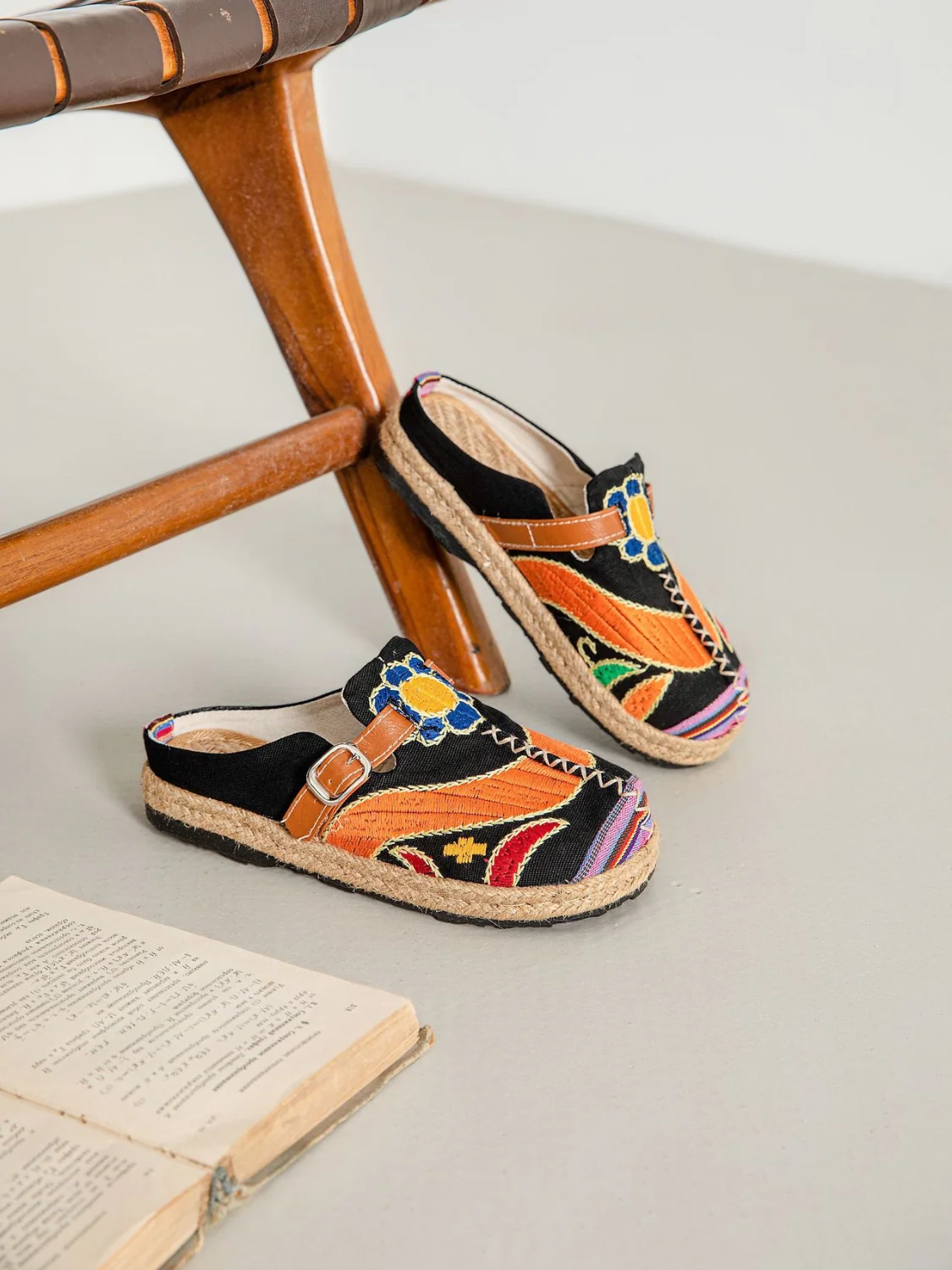 Cactus Rose | Honolulu Embroidered Linen Mules - black - Image 3