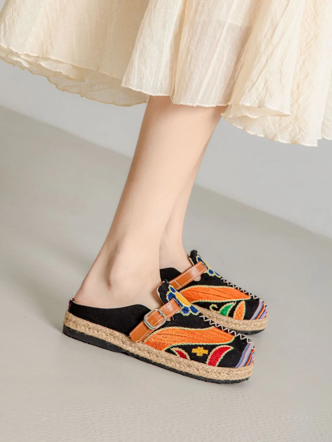 Cactus Rose | Honolulu Embroidered Linen Mules - black - Image 6