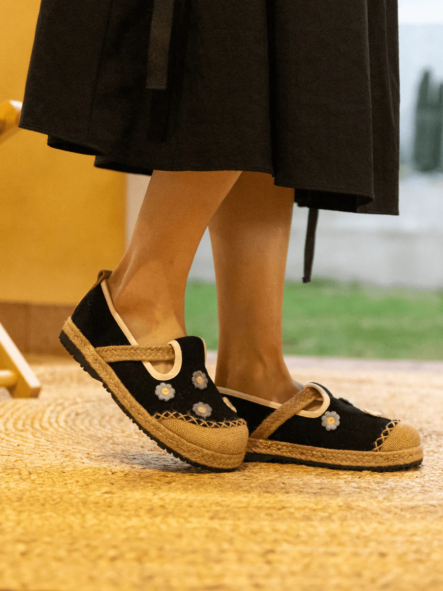 CACTUS ROSE | PALOMA DAISY APPLIQUE LINEN LOAFER - BLACK - Image 3