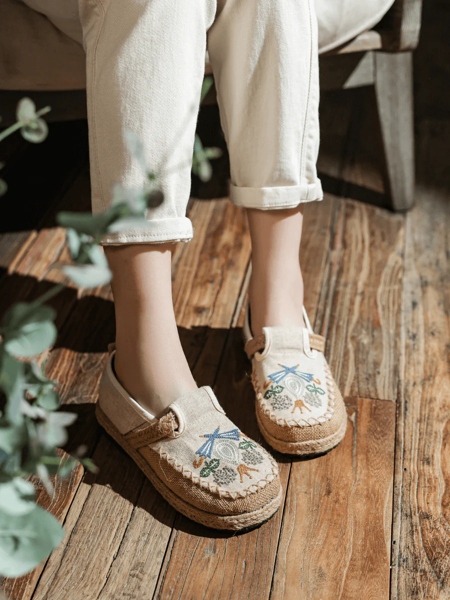 CACTUS ROSE | PATTERN EMBROIDERED LINEN ESPADRILLE LOAFER - BEIGE - Image 2
