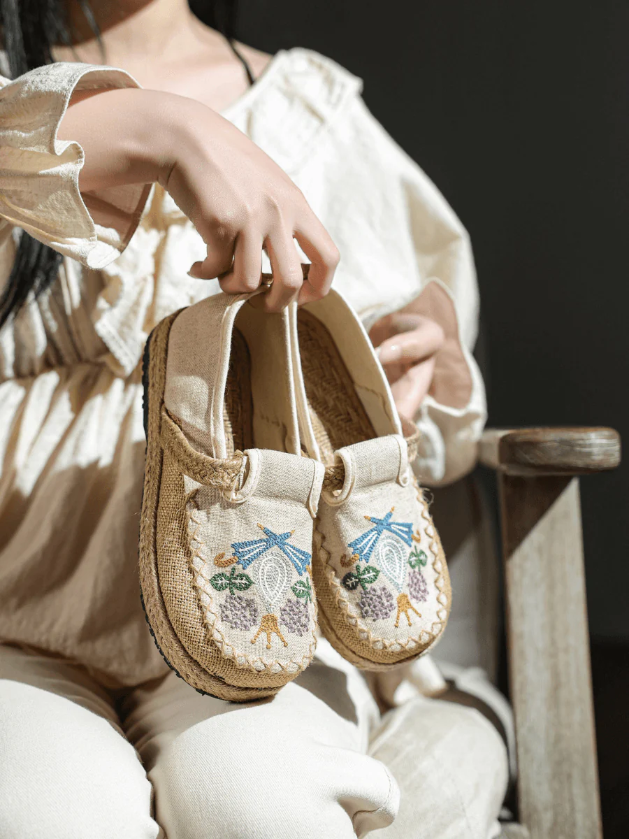 CACTUS ROSE | PATTERN EMBROIDERED LINEN ESPADRILLE LOAFER - BEIGE - Image 4