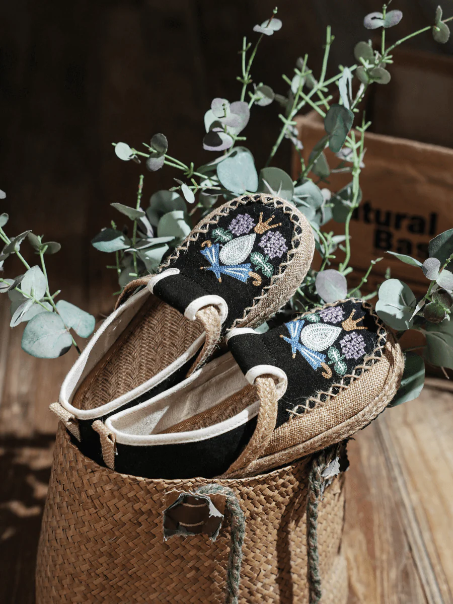 CACTUS ROSE | PATTERN EMBROIDERED LINEN ESPADRILLE LOAFER - BLACK - Image 2