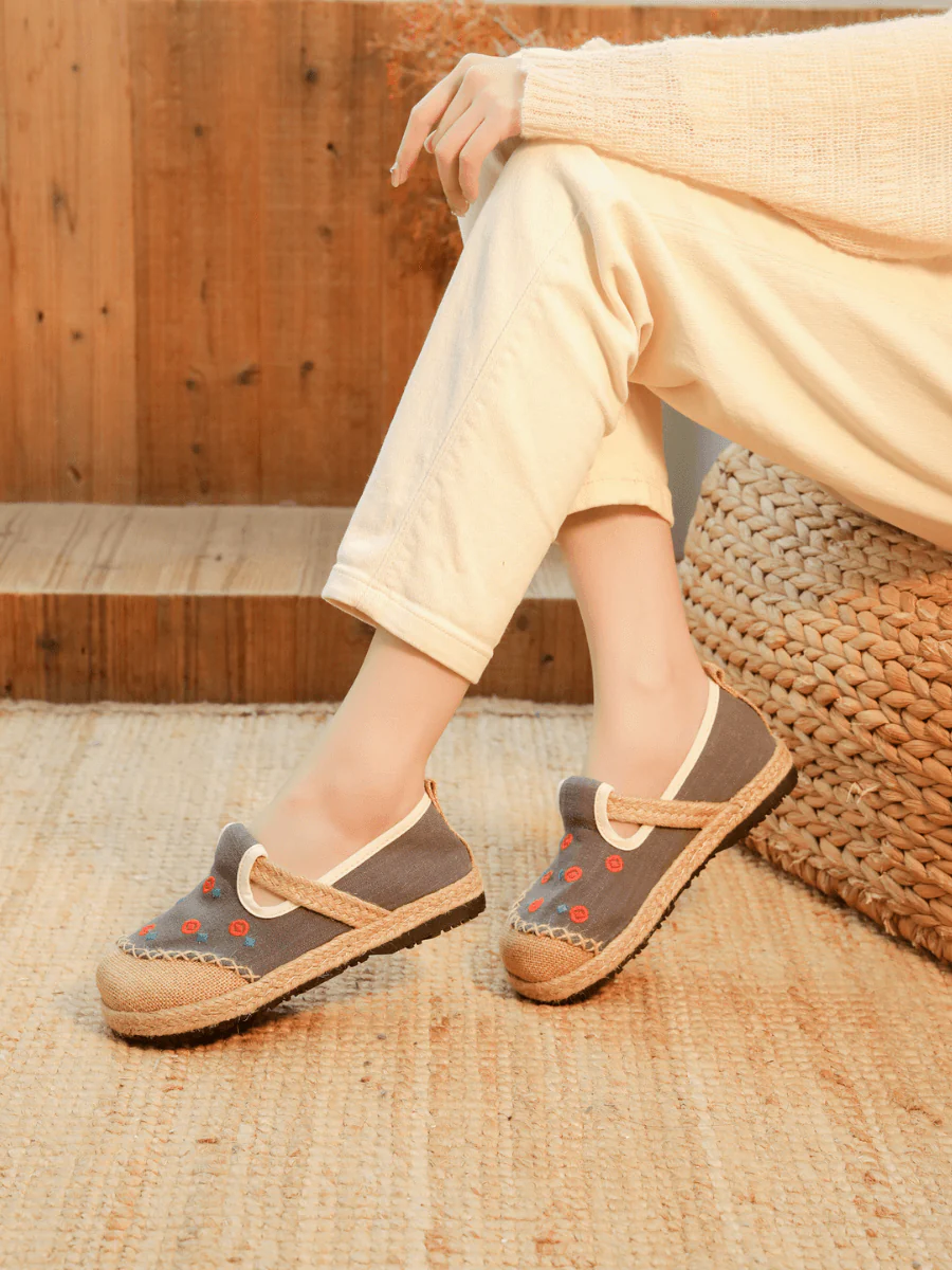 CACTUS ROSE | STAR EYE EMBROIDERED LINEN ESPADRILLE - GREY - Image 2