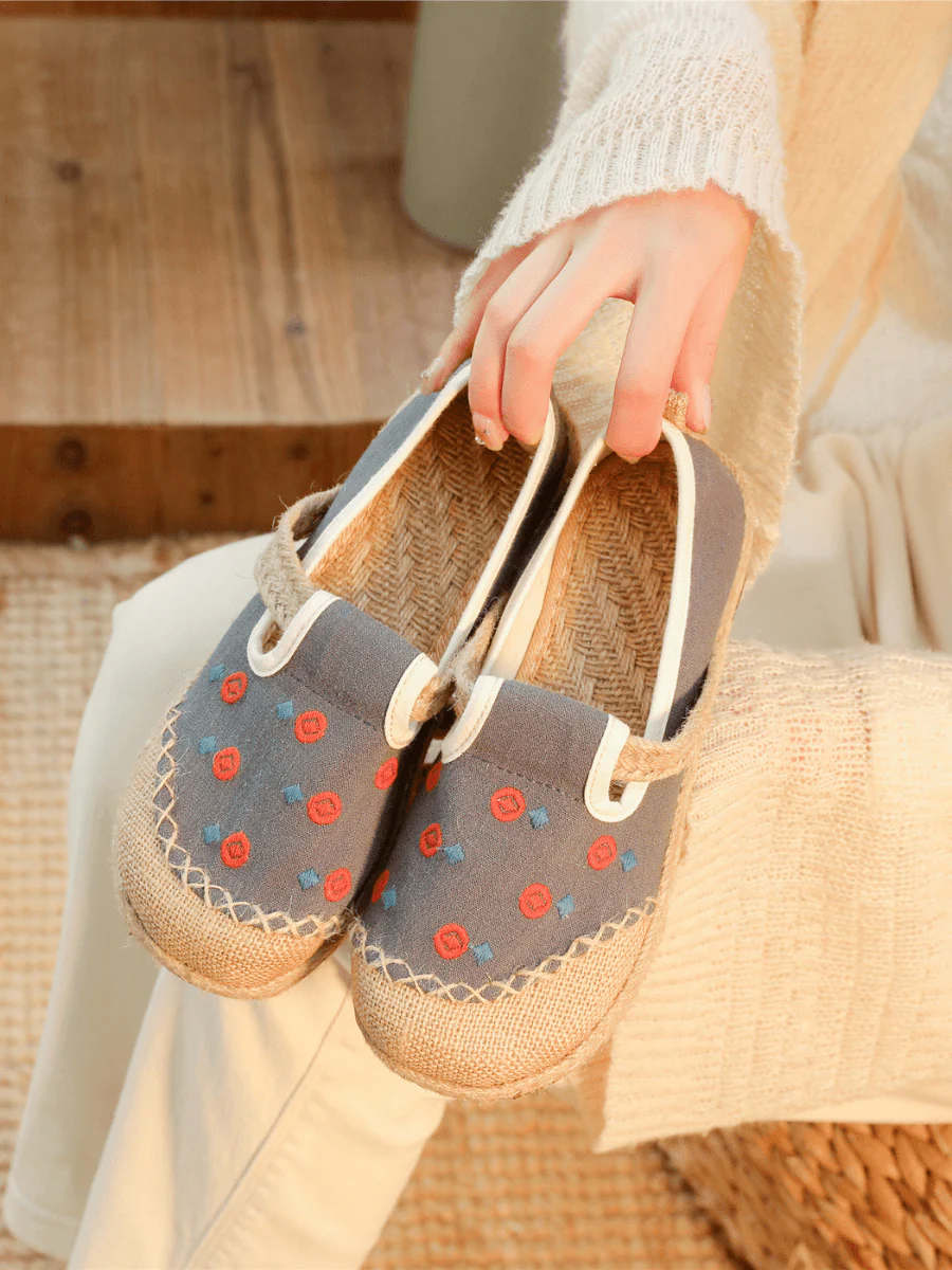 CACTUS ROSE | STAR EYE EMBROIDERED LINEN ESPADRILLE - GREY - Image 3