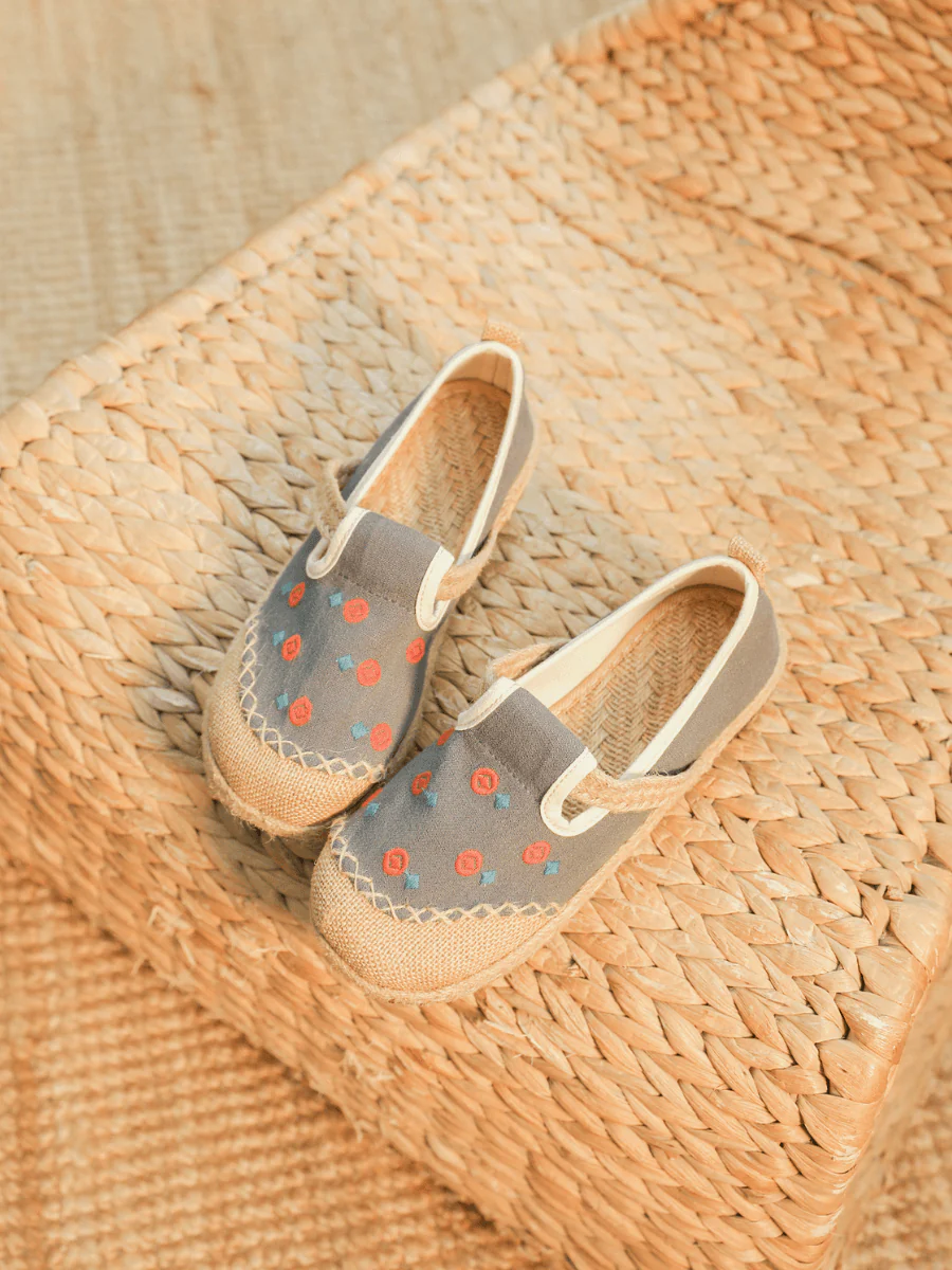 CACTUS ROSE | STAR EYE EMBROIDERED LINEN ESPADRILLE - GREY - Image 4