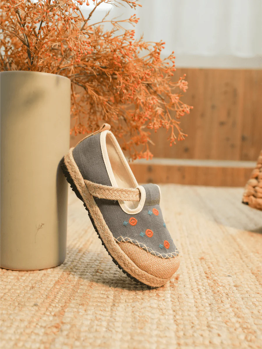 CACTUS ROSE | STAR EYE EMBROIDERED LINEN ESPADRILLE - GREY - Image 5