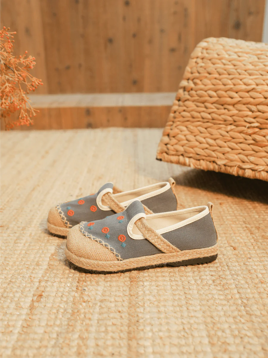 CACTUS ROSE | STAR EYE EMBROIDERED LINEN ESPADRILLE - GREY - Image 6