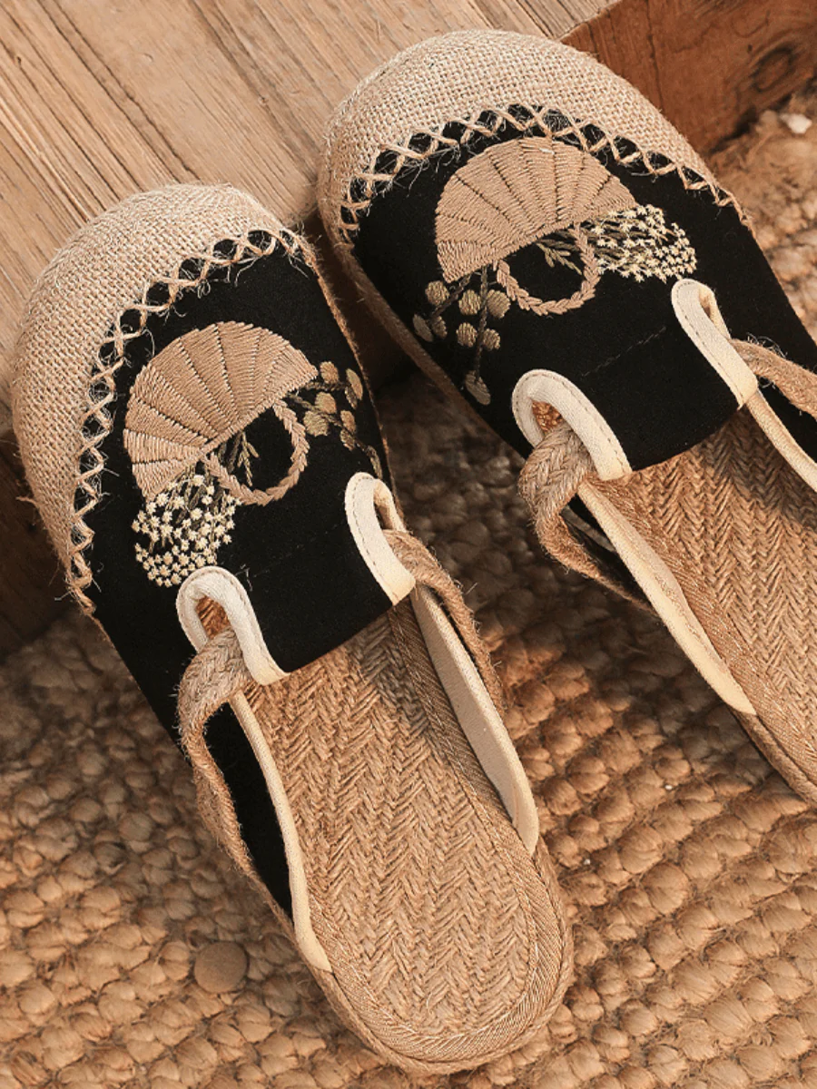 CACTUS ROSE | SUMMER PICNIC EMBROIDERED LINEN MULE - BLACK - Image 4
