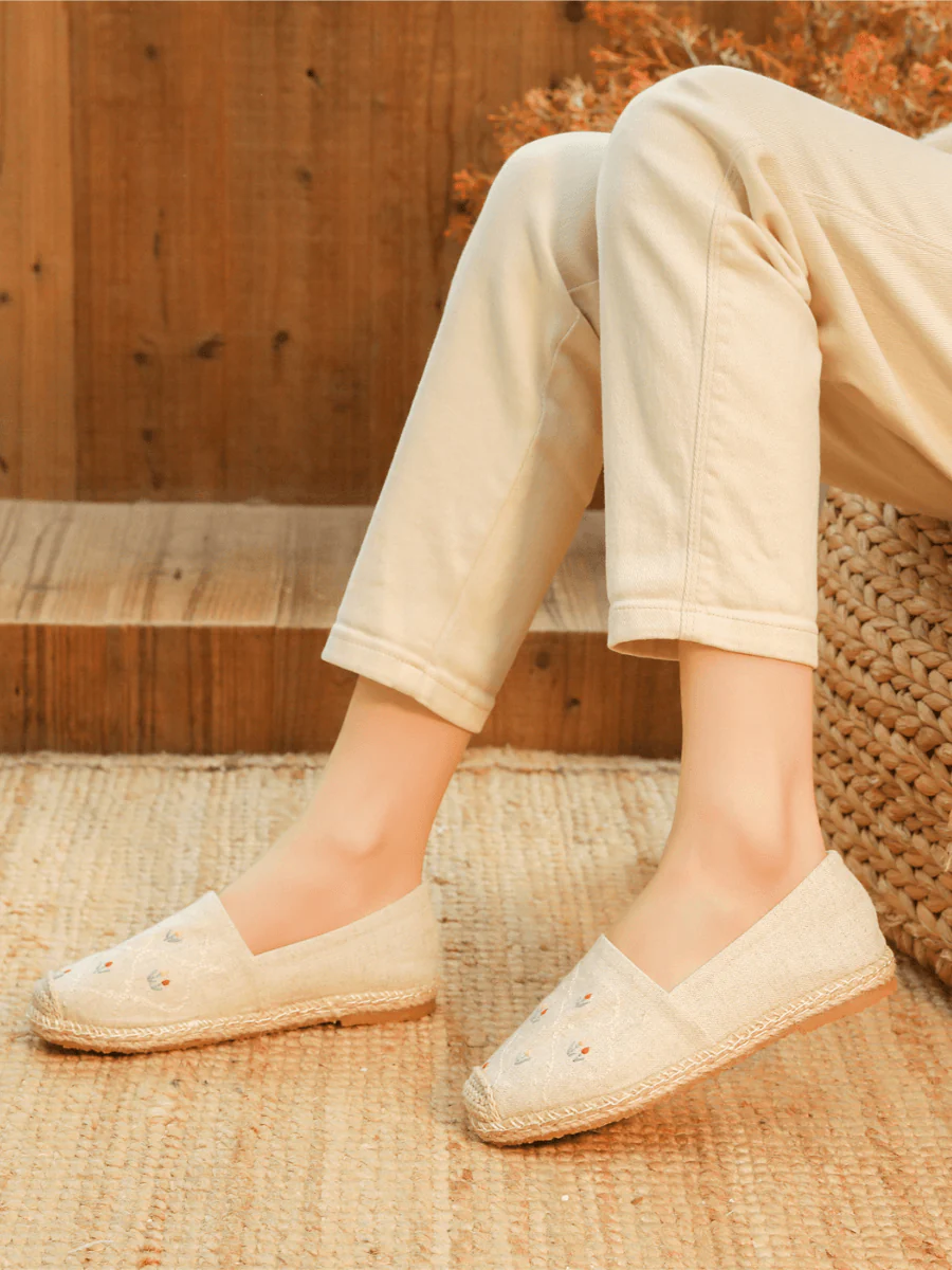 CACTUS ROSE | TWIN FLOWER EMBROIDERED LINEN ESPADRILLES - APRICOT - Image 2