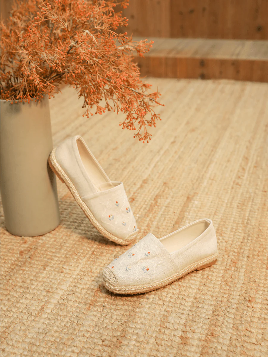 CACTUS ROSE | TWIN FLOWER EMBROIDERED LINEN ESPADRILLES - APRICOT - Image 3