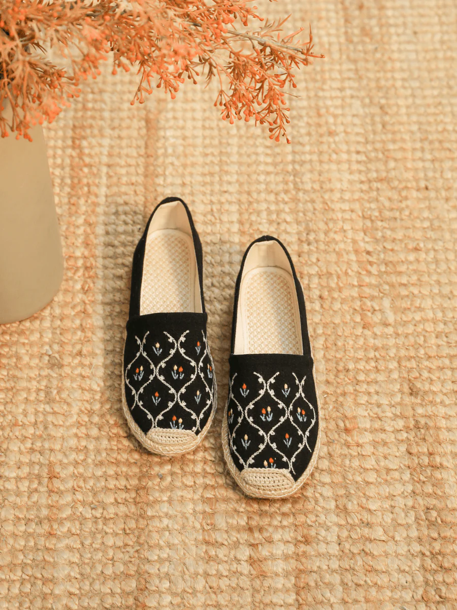 CACTUS ROSE | TWIN FLOWER EMBROIDERED LINEN ESPADRILLES - BLACK - Image 2