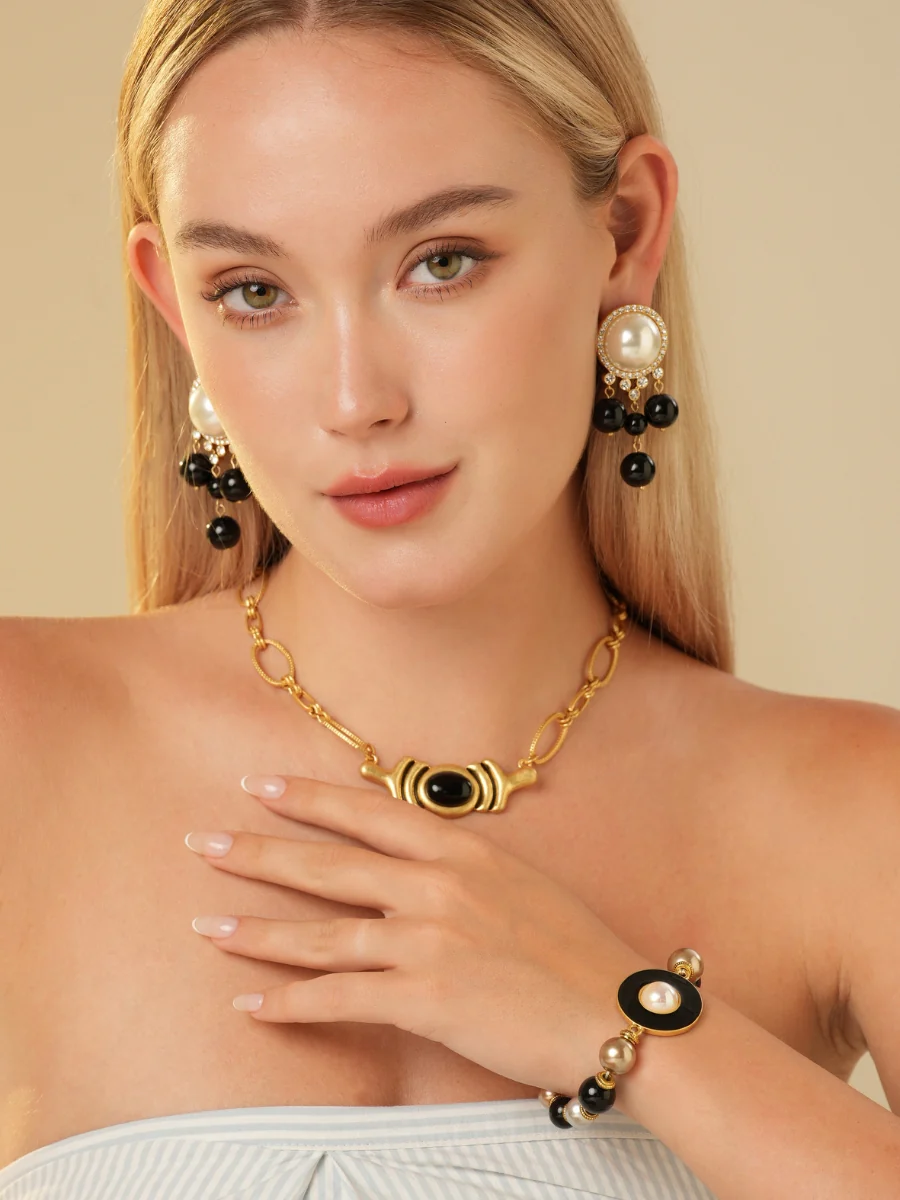 Colosseum Obsidian Necklace - Image 7
