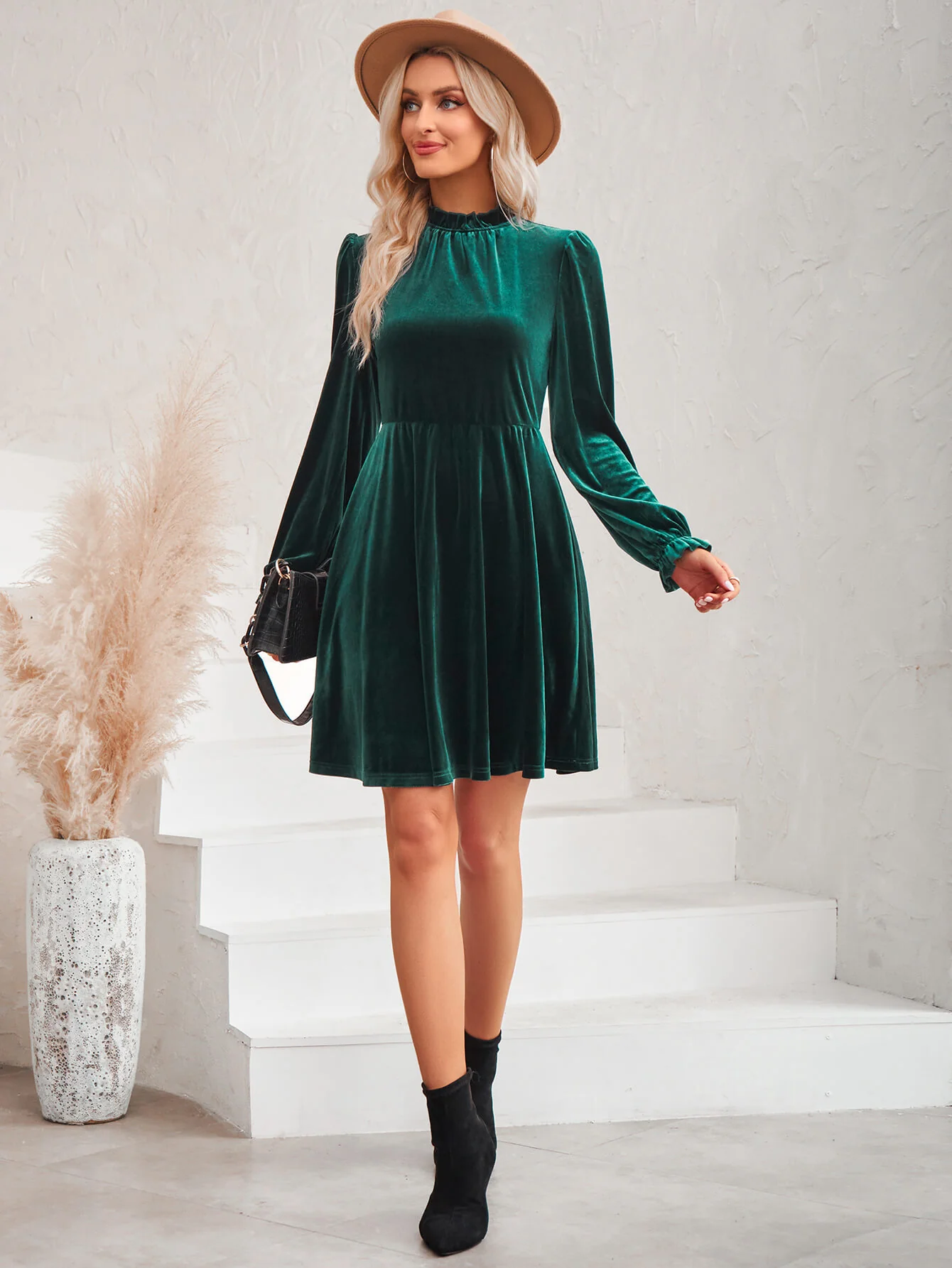 Cosmo Please Velvet Mini Dress - Emerald - Image 6