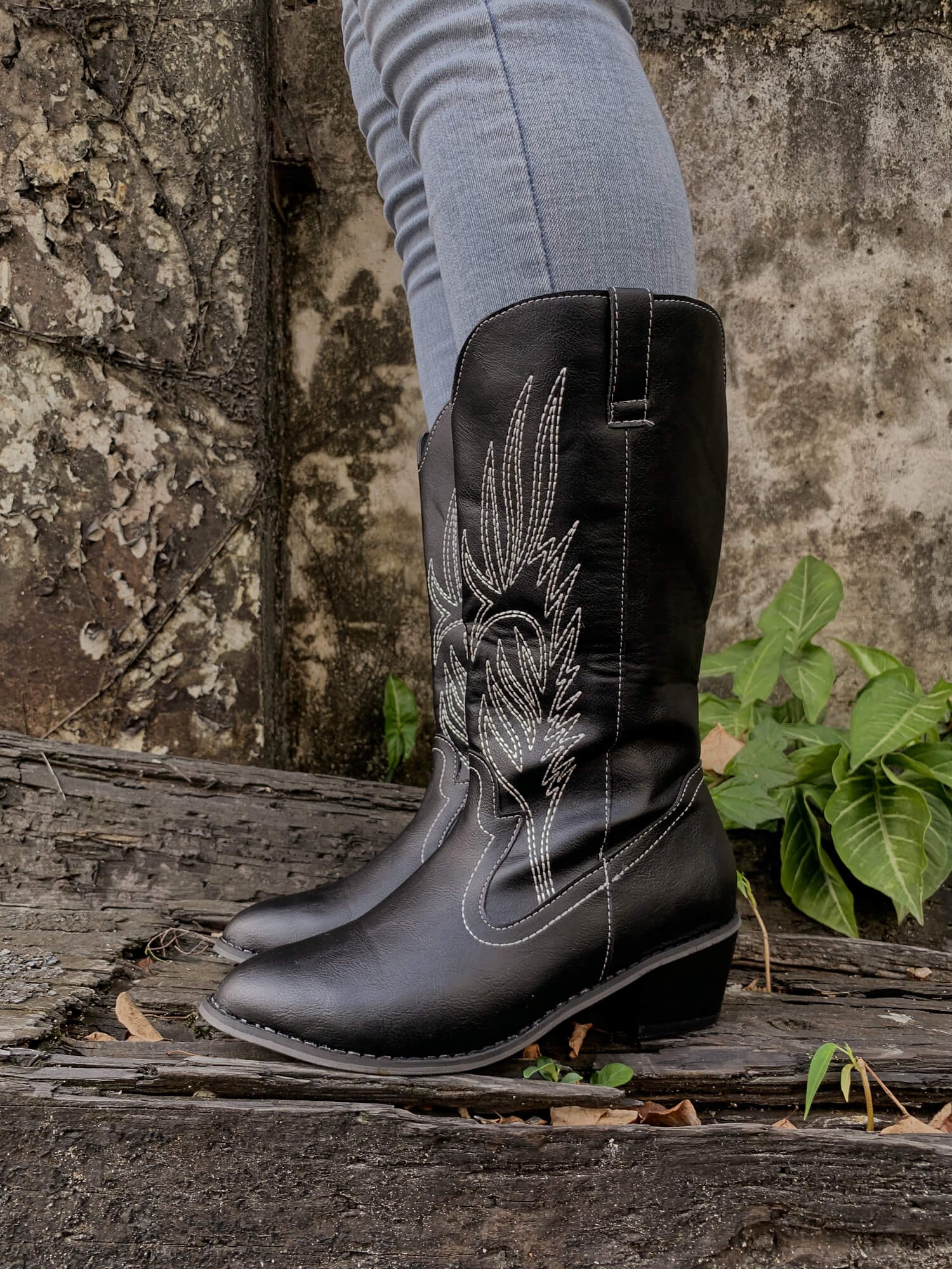 En Bloom | Vinny Wing Embroidered Western Knee Boots - Black - Image 3