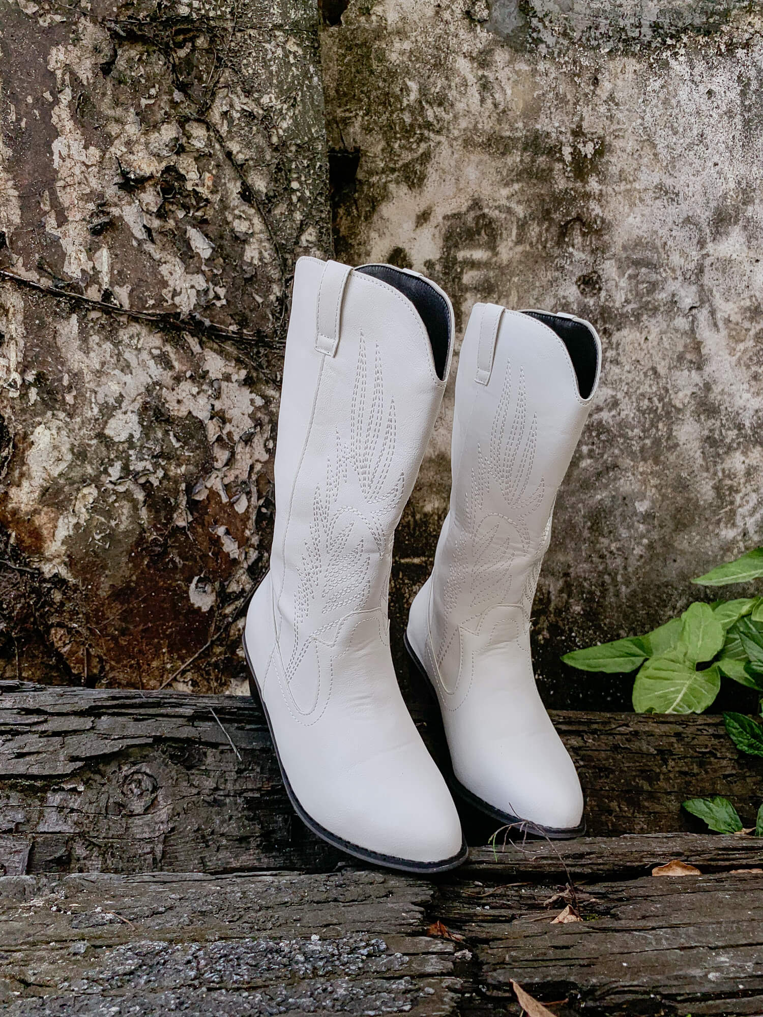 En Bloom | Vinny Wing Embroidered Western Knee Boots - White - Image 10