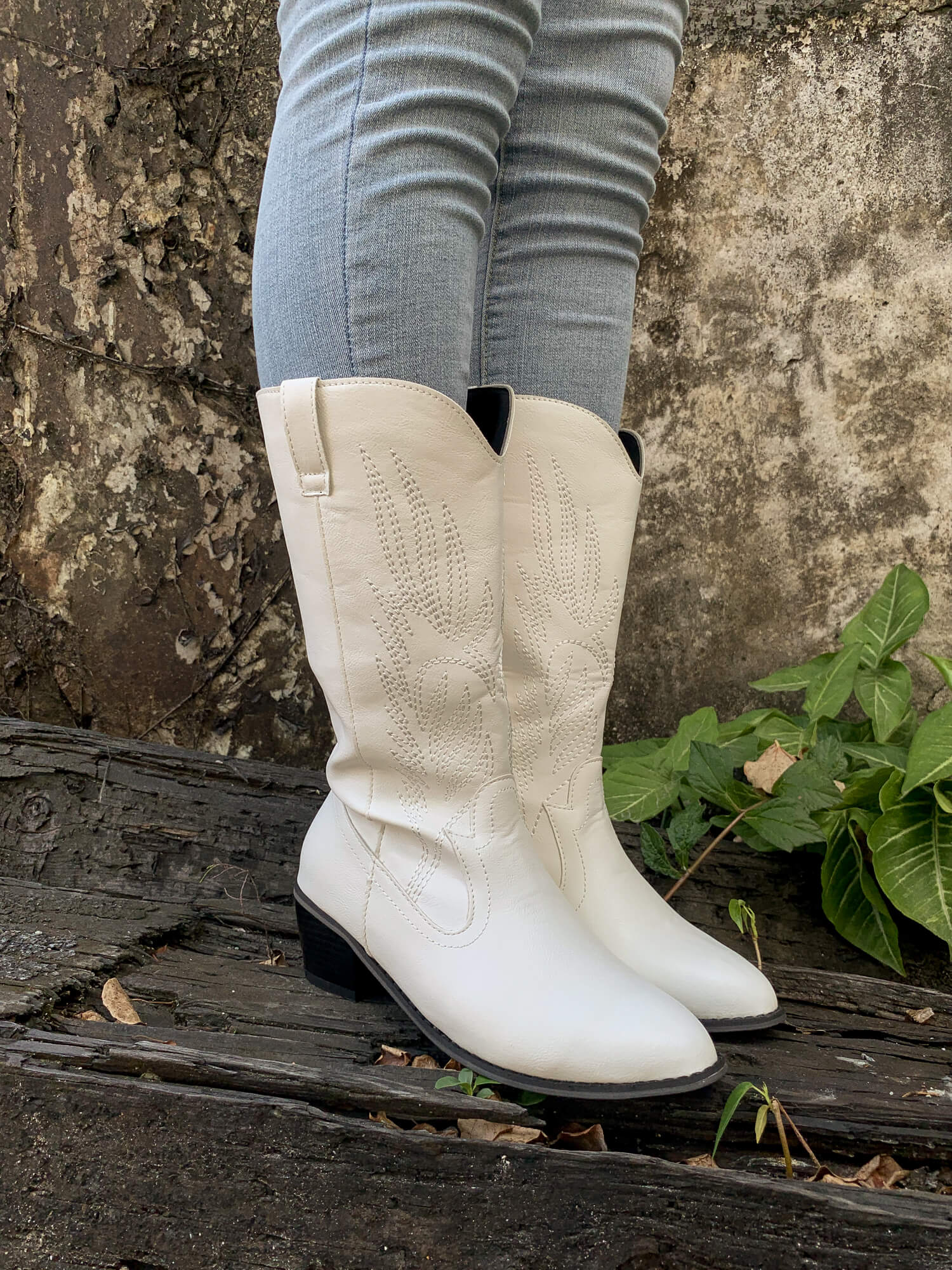 En Bloom | Vinny Wing Embroidered Western Knee Boots - White - Image 2