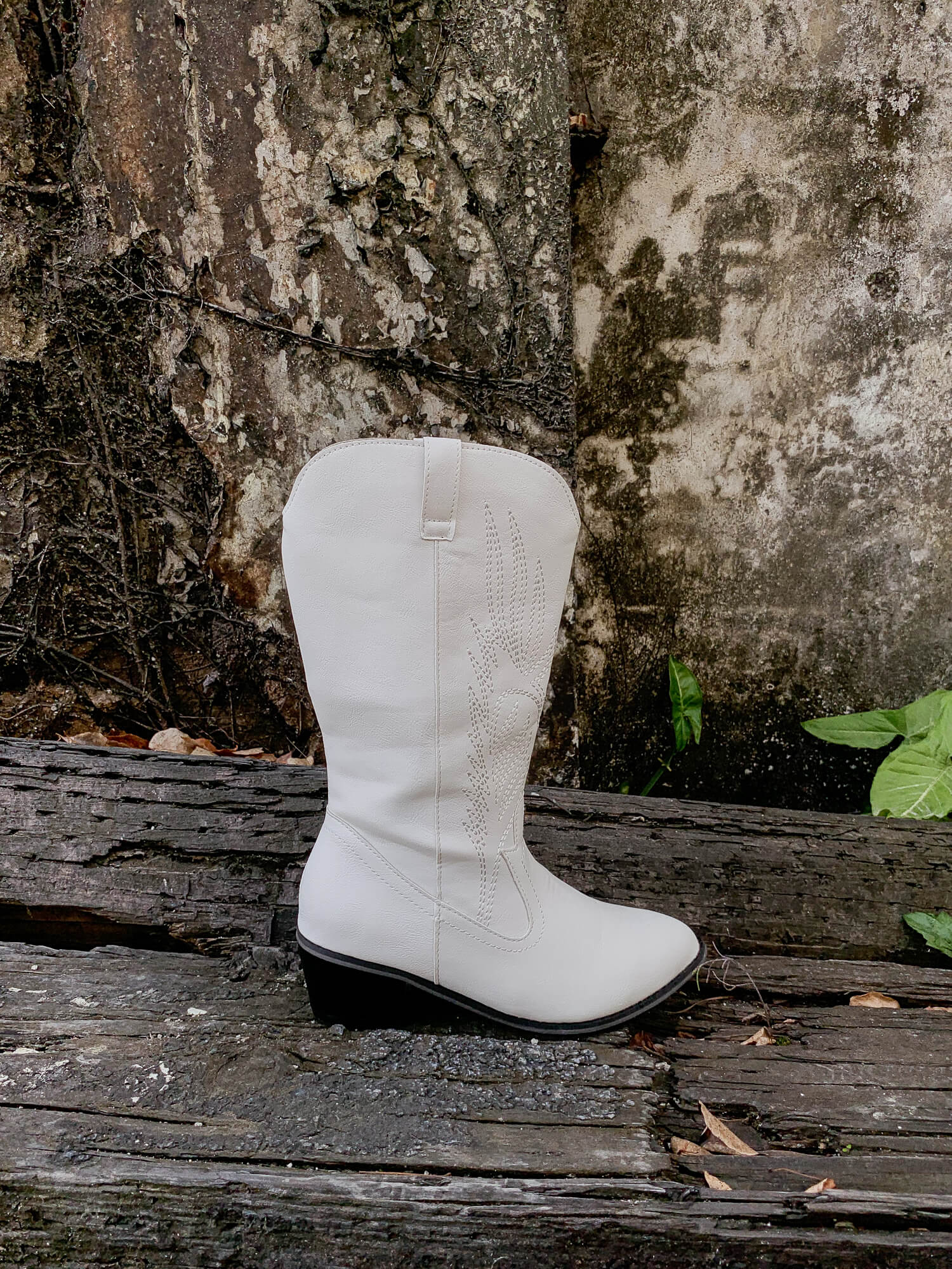 En Bloom | Vinny Wing Embroidered Western Knee Boots - White - Image 8