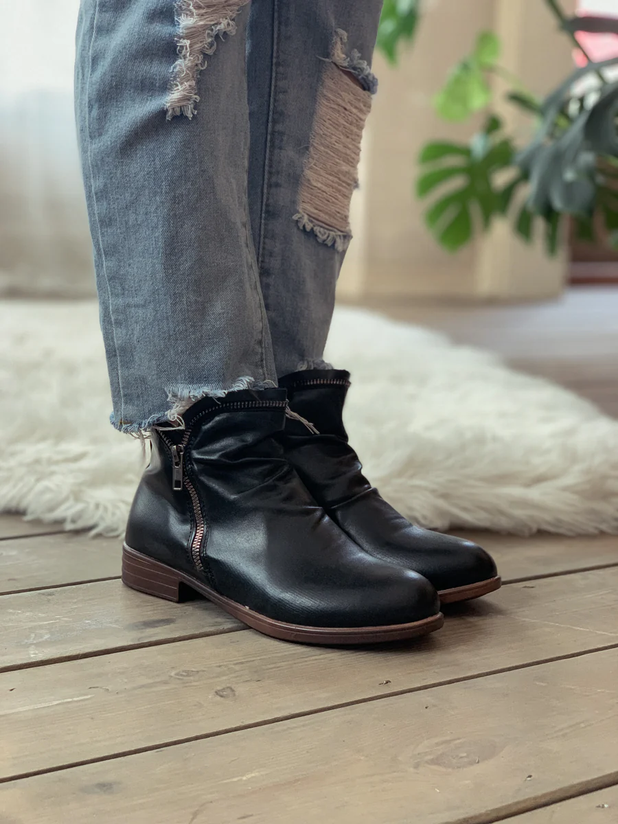 En Bloom | Black Side Zip Ruched Ankle Boot - Image 3