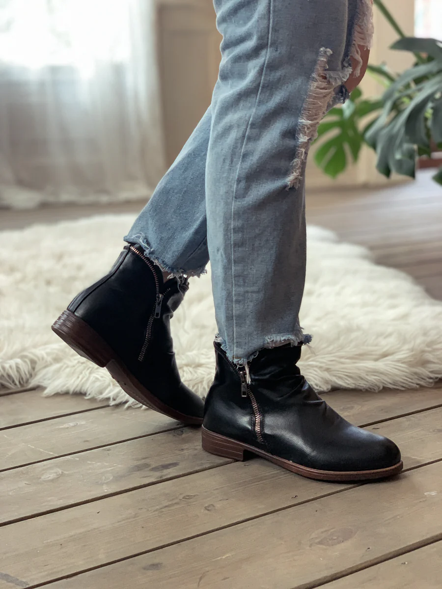 En Bloom | Black Side Zip Ruched Ankle Boot - Image 5