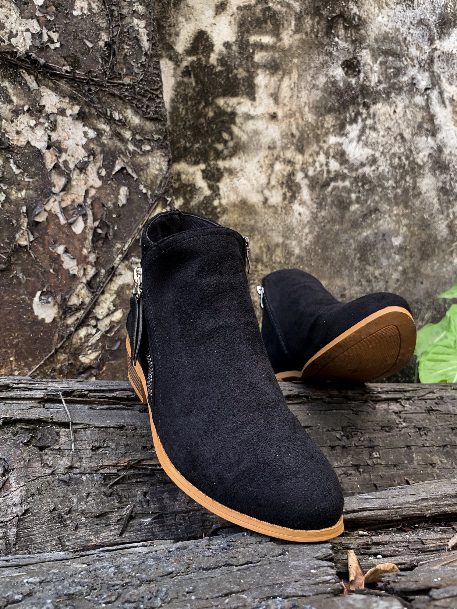 En Bloom | Classic Low Ankle Boots - Black - Image 7