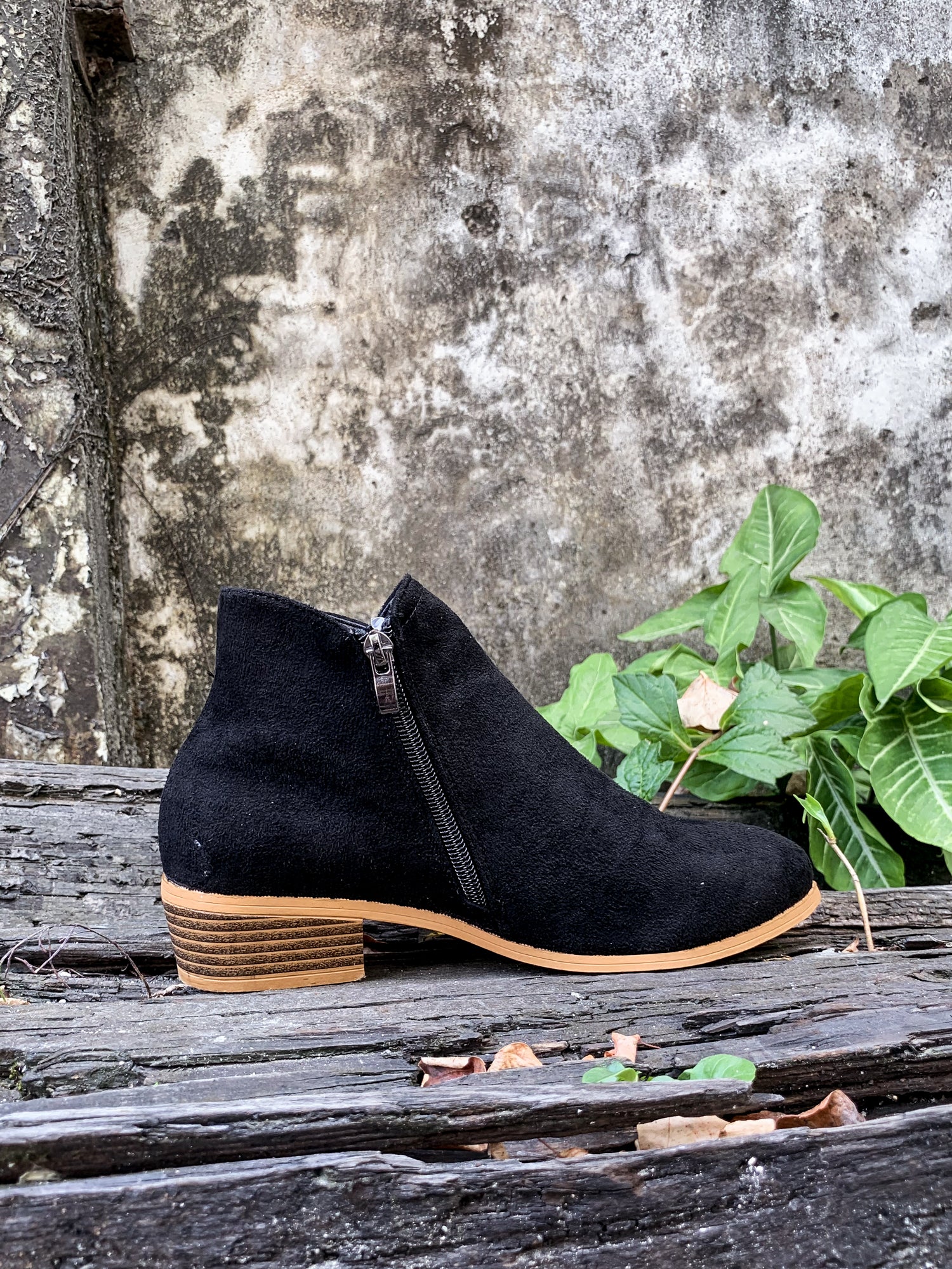 En Bloom | Classic Low Ankle Boots - Black - Image 8
