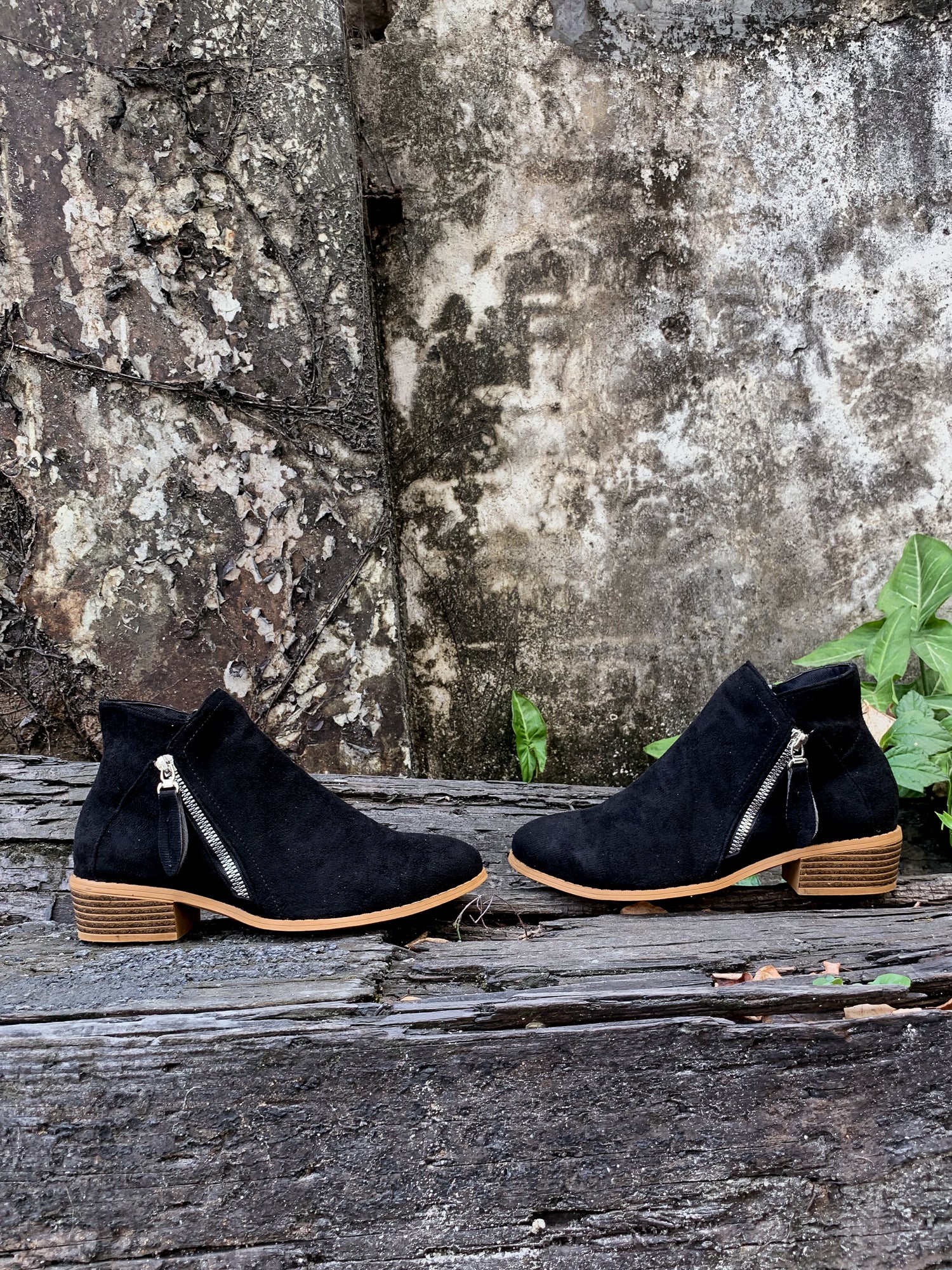 En Bloom | Classic Low Ankle Boots - Black - Image 9