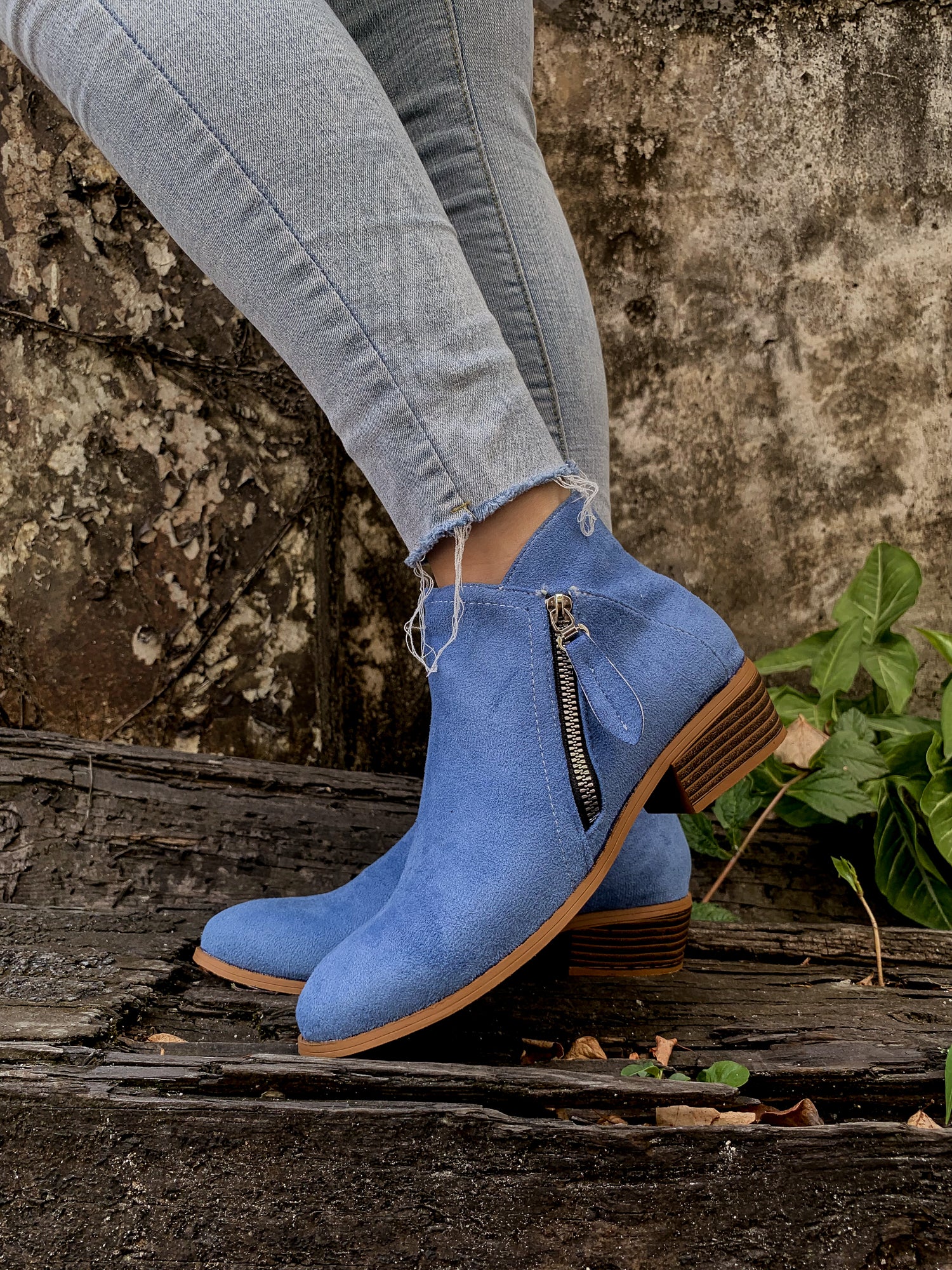 En Bloom | Classic Low Ankle Boots - Blue - Image 2