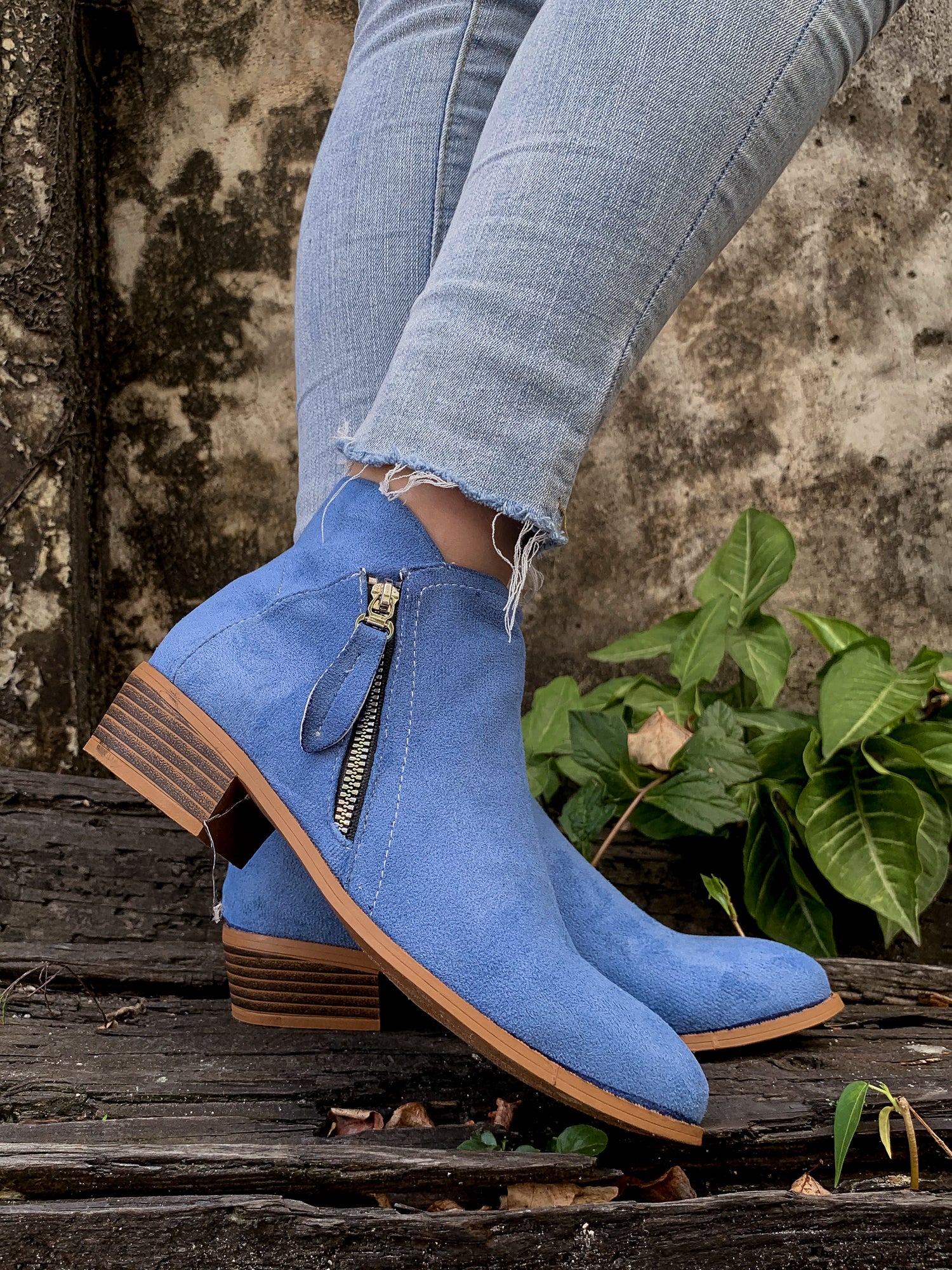 En Bloom | Classic Low Ankle Boots - Blue - Image 3
