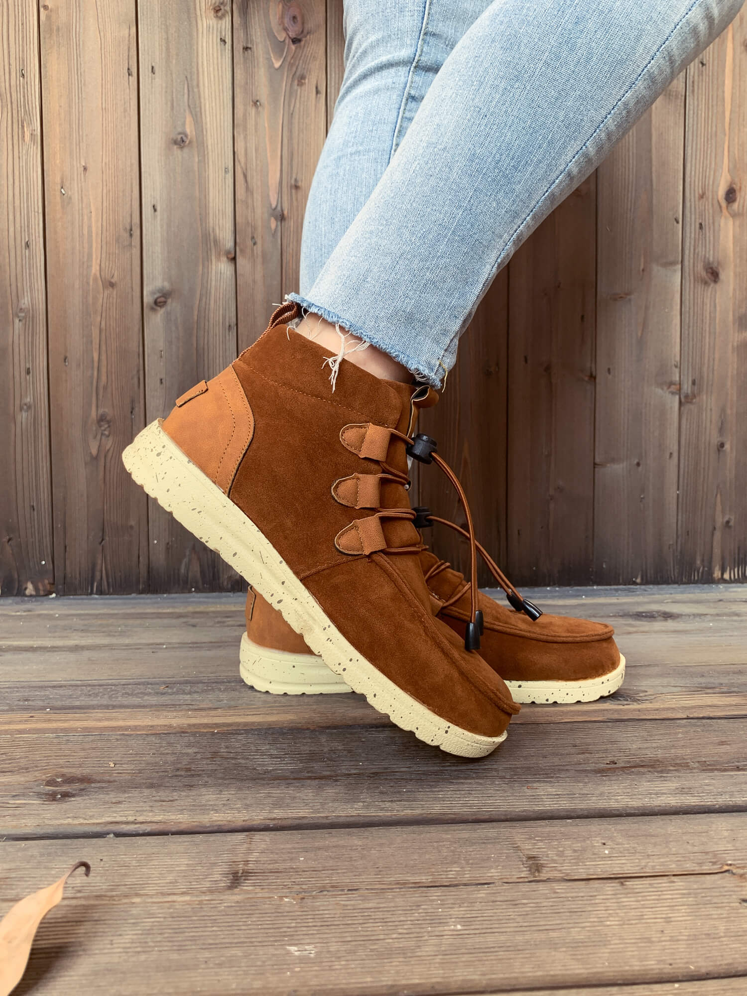 En Bloom | NIRVANA Bungee Lace-Up Sneaker - Chestnut - Image 2