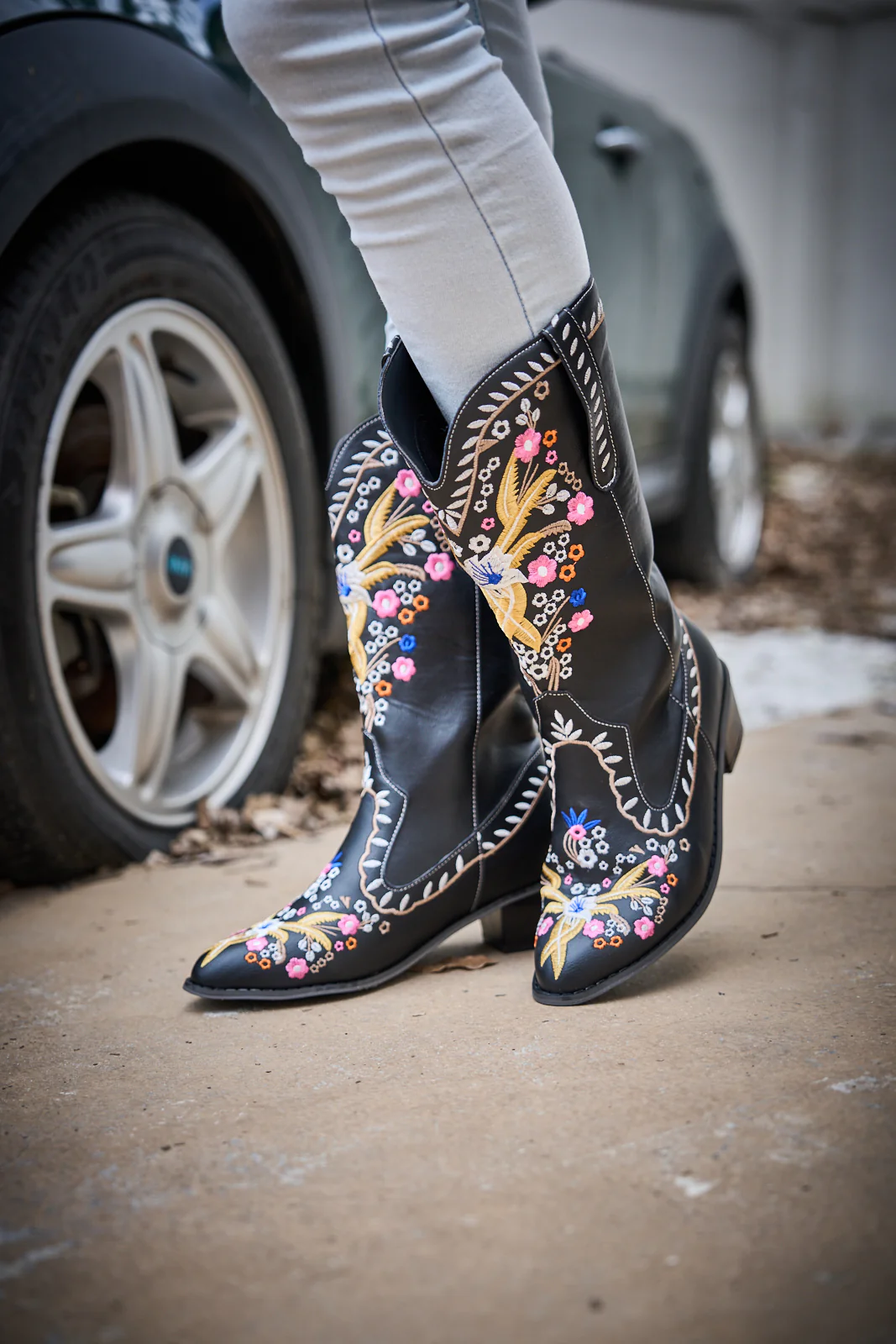 En Bloom | Santa Fe Floral Embroidered Western Knee Boots - Black - Image 4