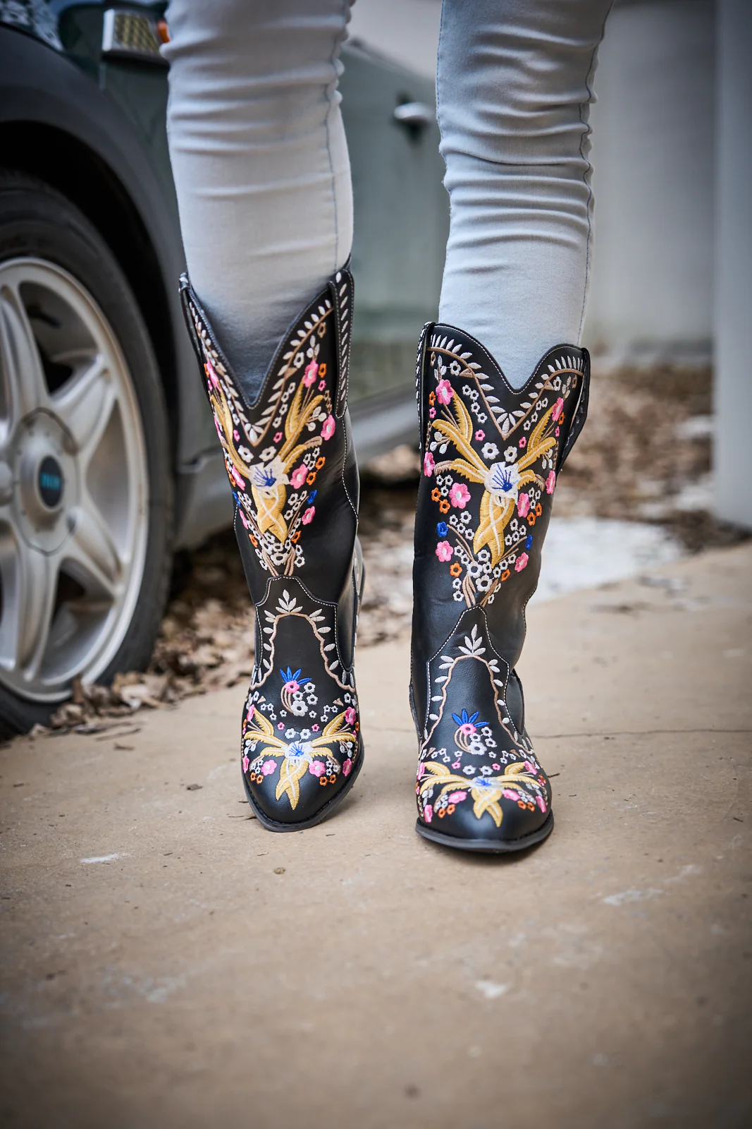 En Bloom | Santa Fe Floral Embroidered Western Knee Boots - Black - Image 5