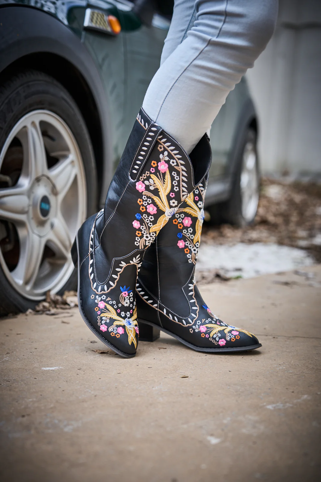 En Bloom | Santa Fe Floral Embroidered Western Knee Boots - Black - Image 6