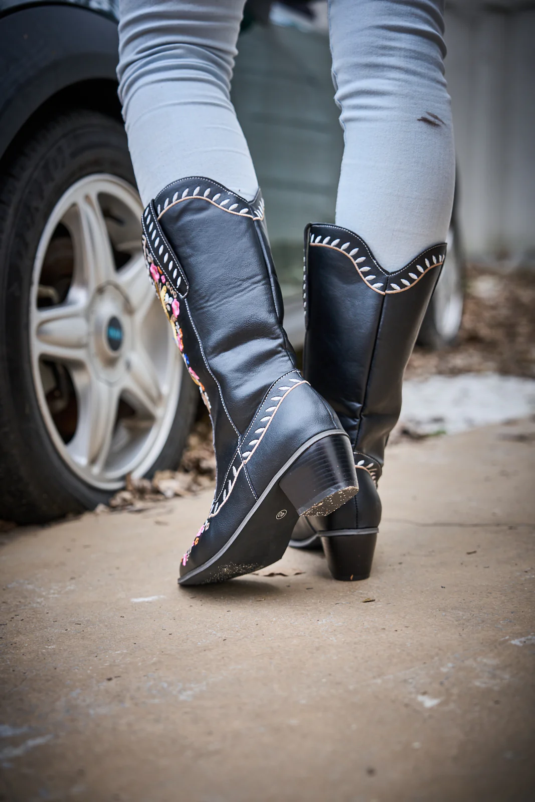 En Bloom | Santa Fe Floral Embroidered Western Knee Boots - Black - Image 7